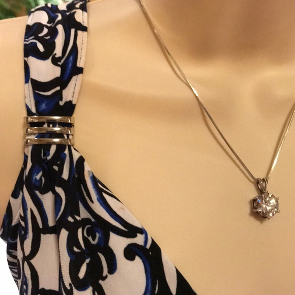 WHITE HOUSE BLACK MARKET TOP W/ SILVER ON ARMS XS - Picture 5 of 8